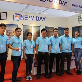 Toàn cảnh khách hàng tham quan gian hàng Newday (1)