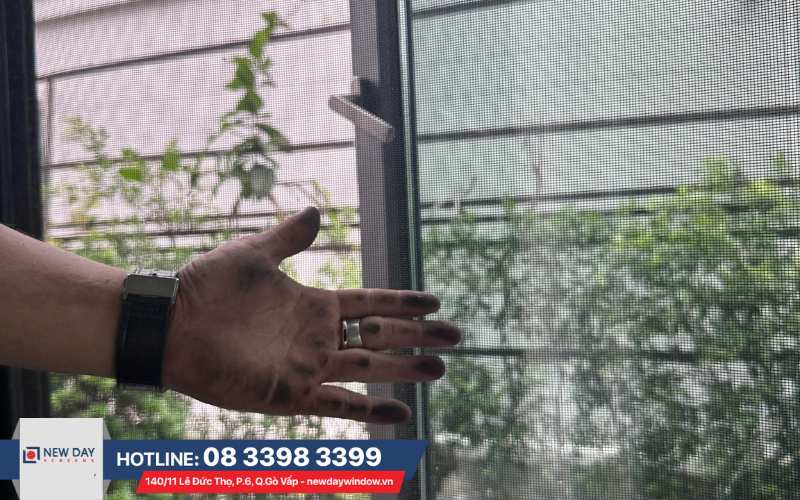 cua-luoi-cuon-inox-nhap-khau