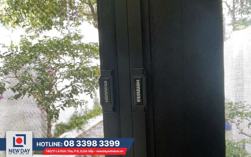 cua-luoi-cuon-inox-nhap-khau