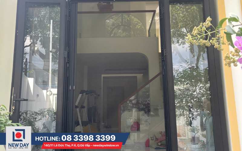 cua-luoi-cuon-inox-nhap-khau